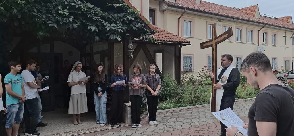 CRUCEA DANSATOARE ÎN ROMÂNIA